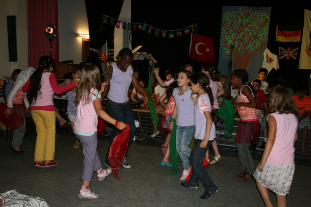 gal/2010/2010 Saitentwist Abschied Duererschule 9.7/2010 Saitentwist Duererschule Abschied 4.Kl. 9.Juli Im Coffee Cor 018.jpg